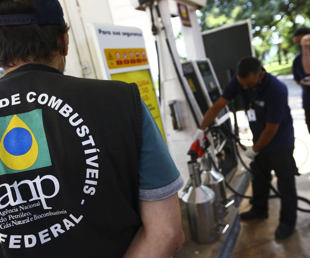 Em três meses, ANP fez 21 autuações por preço abusivo de combustível