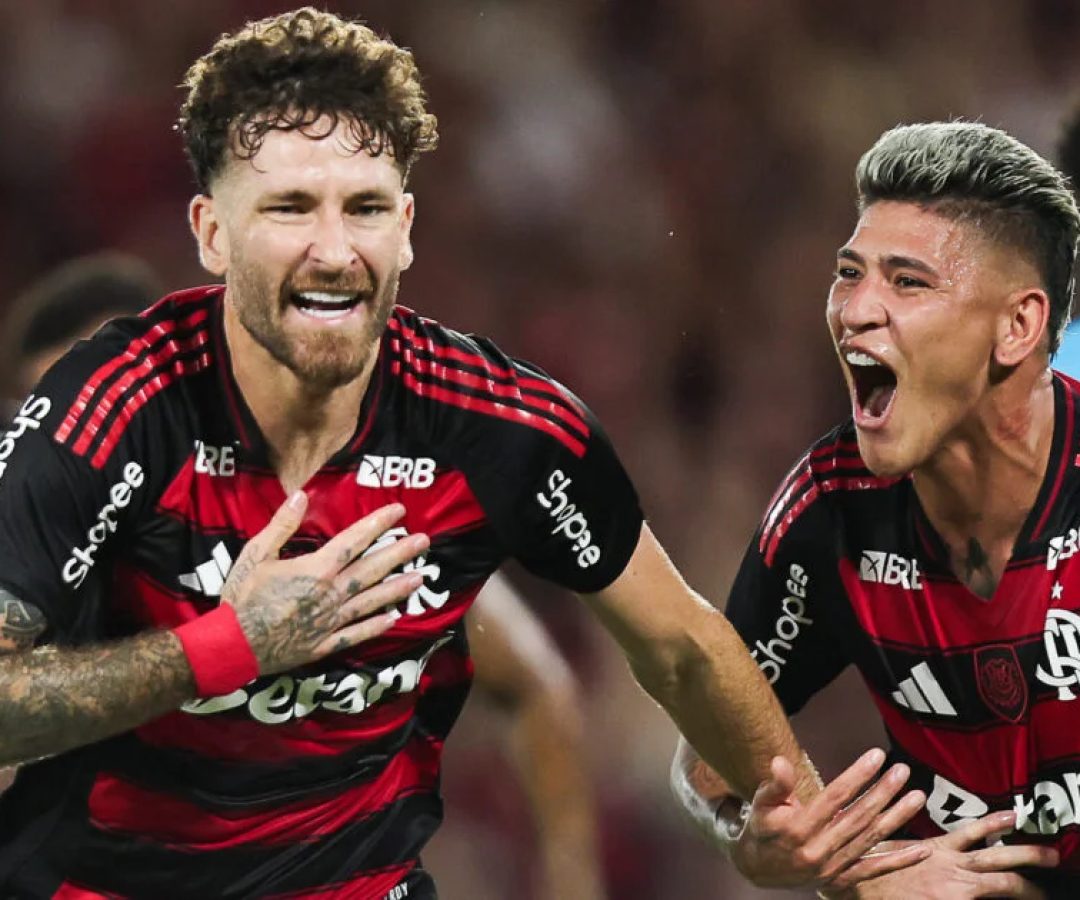 Flamengo sofre susto no fim, mas vence e acirra briga pela liderança do Brasileirão