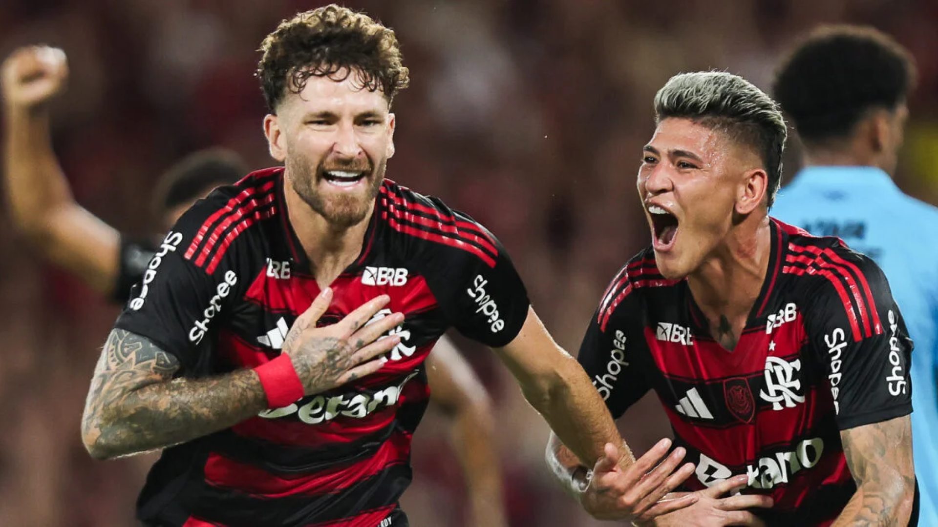 Flamengo sofre susto no fim, mas vence e acirra briga pela liderança do Brasileirão