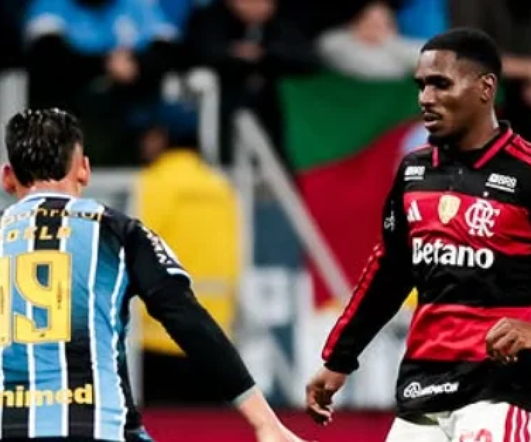 Flamengo vence o Grêmio fora de casa e encosta no líder Palmeiras