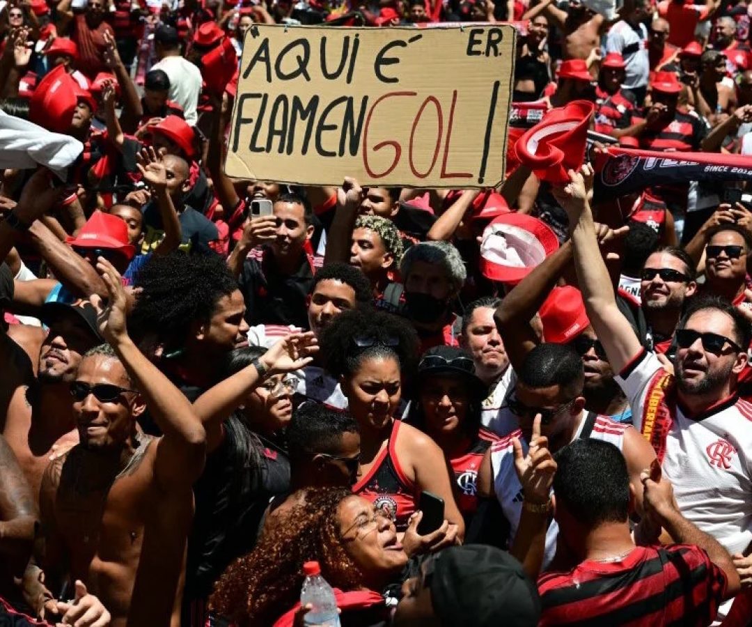 Imagens: Flamengo é recebido com festa no Rio após conquista da Libertadores