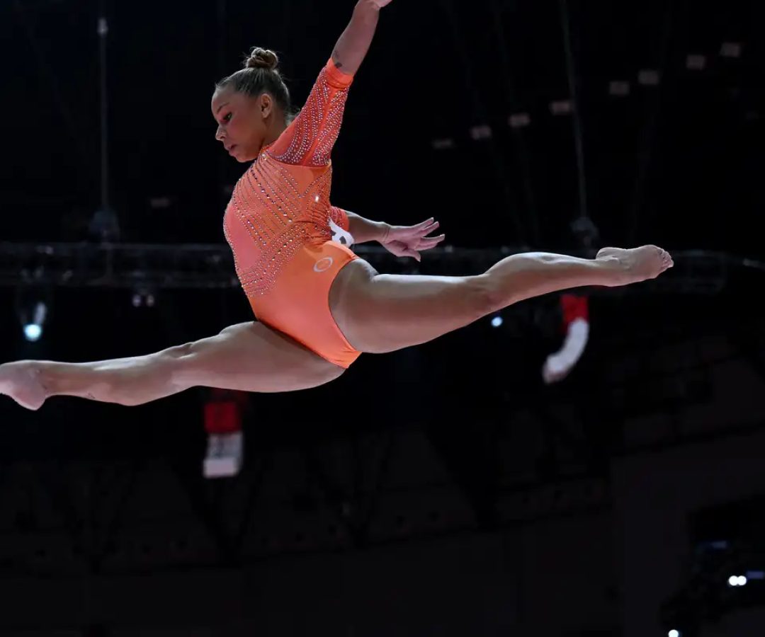 Flávia Saraiva vai à final da trave no Mundial de Ginástica Artística
