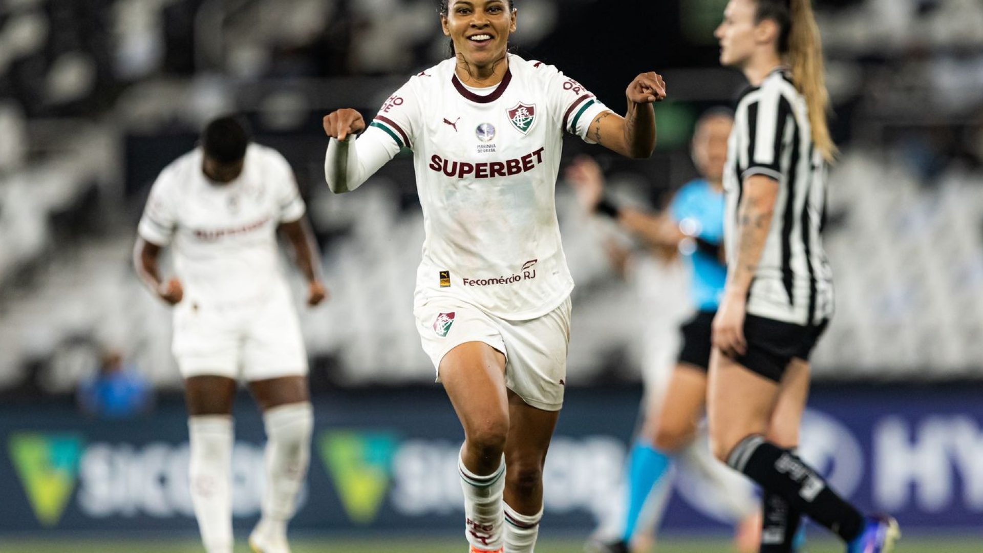 Fluminense domina, vence e complica Botafogo no Brasileirão Feminino