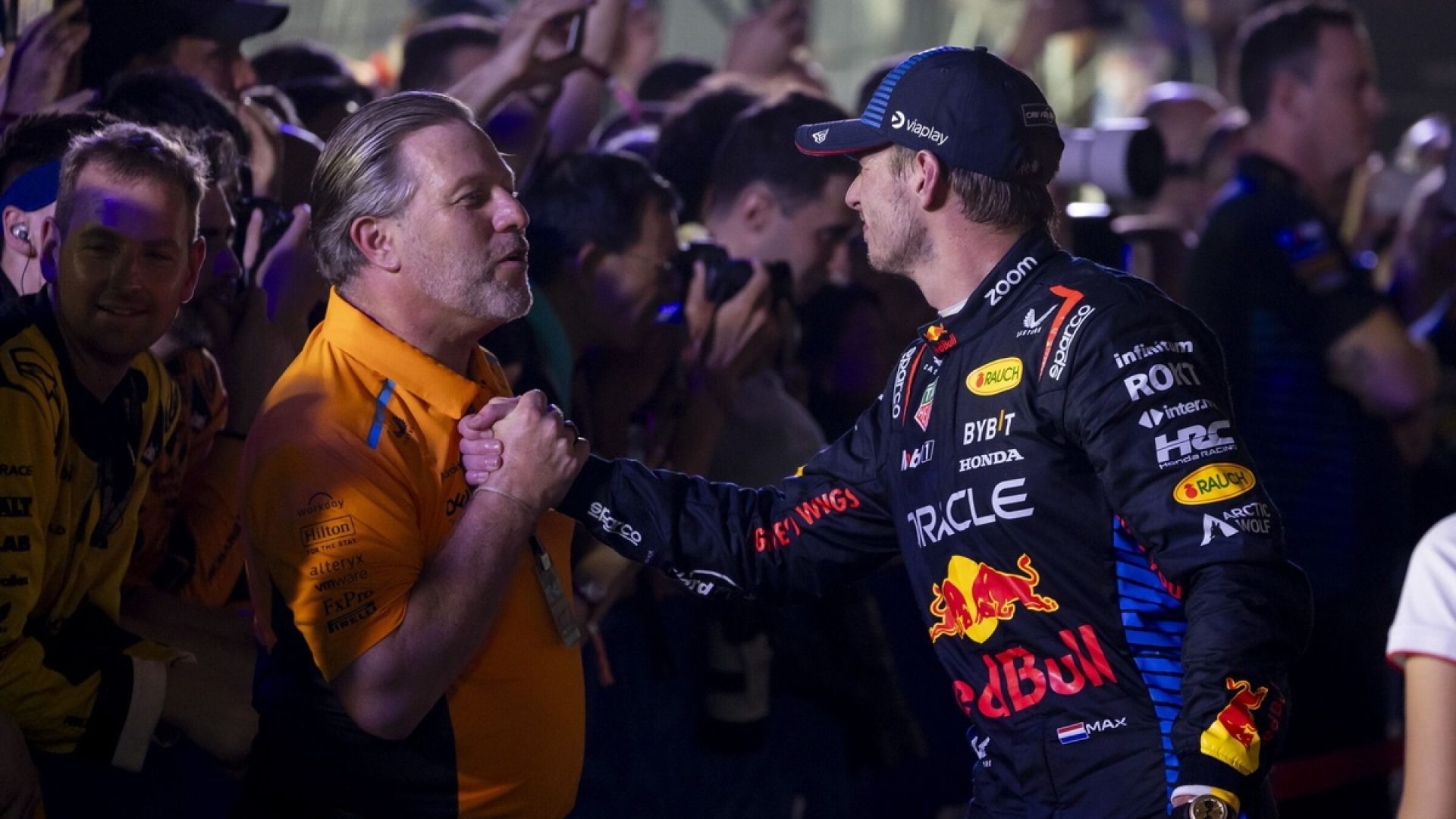 Brown se 'desculpa' após chamar Verstappen de "agressivo"