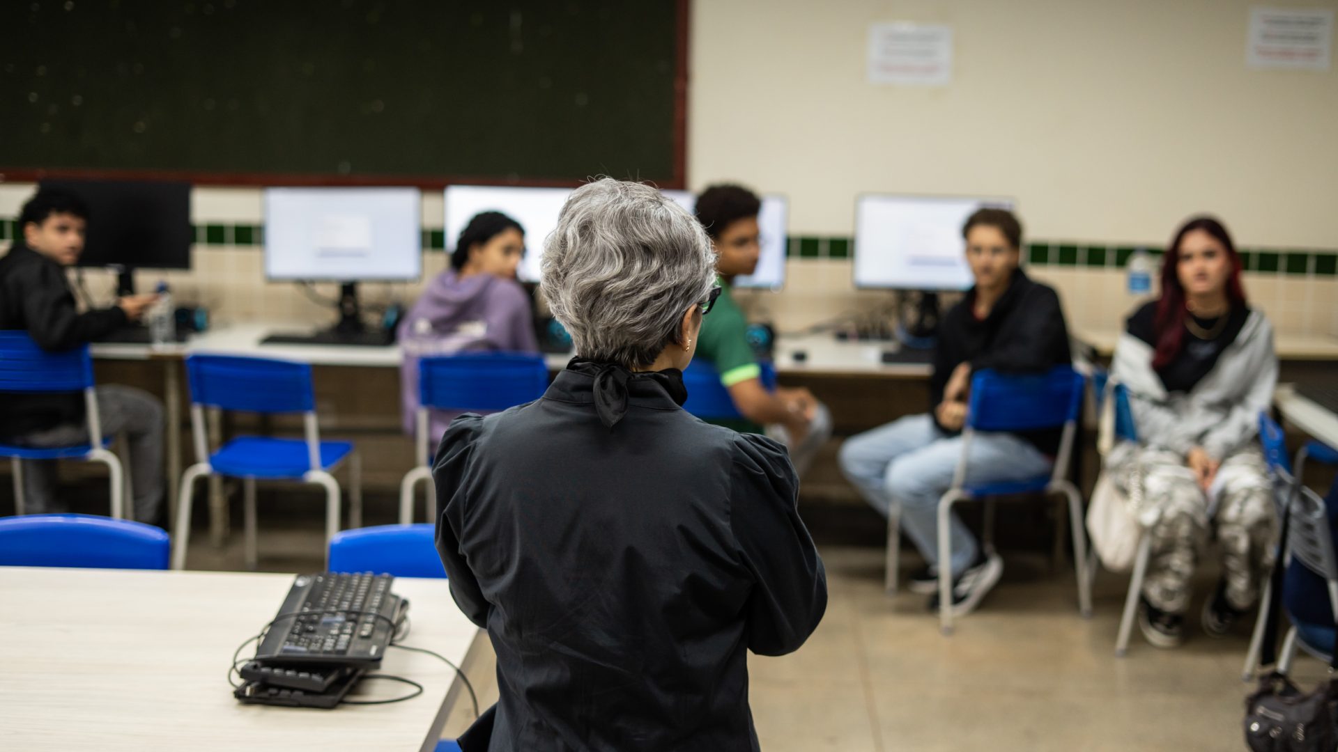 Pontes para o Mundo aplica provas para selecionar 400 intercambistas
