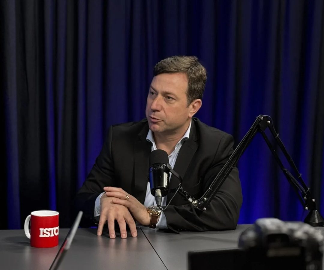 O CEO da Indigo Brasil, Thiago Piovesan, em participação no Dinheiro Entrevista; carro elétrico