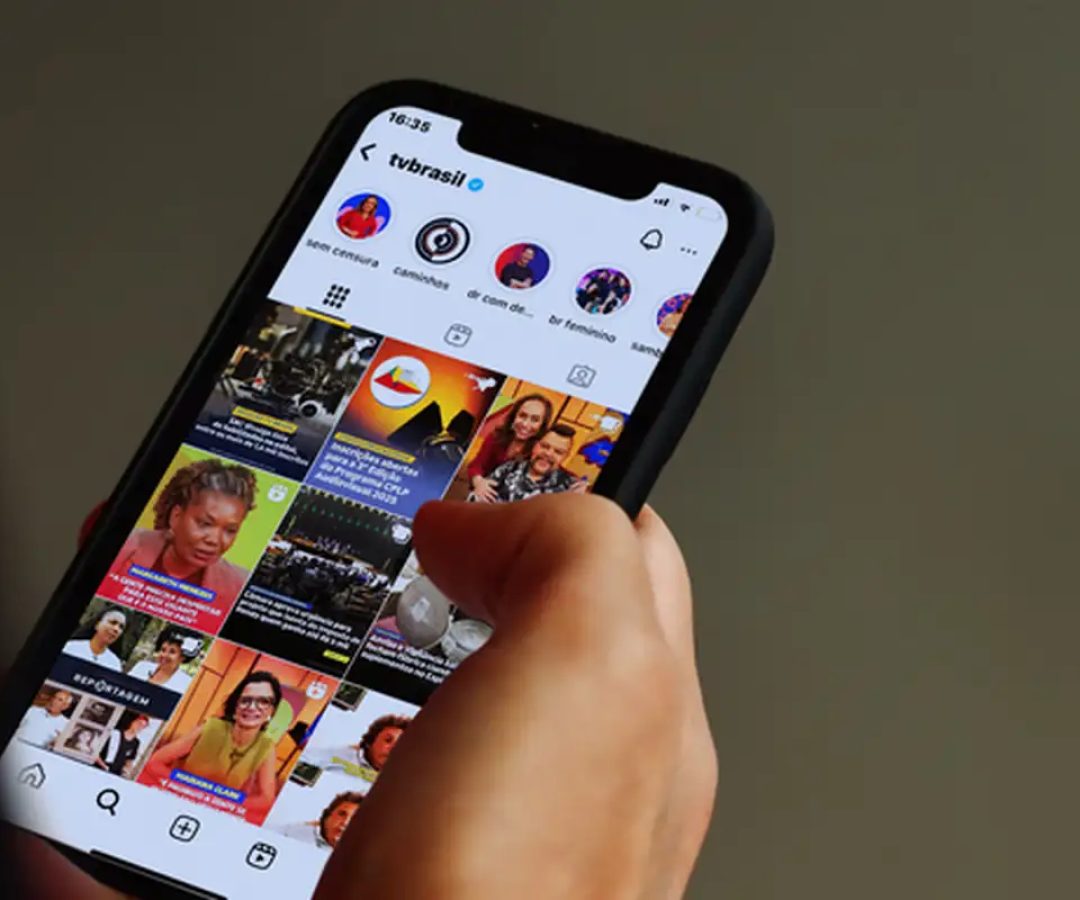 Redes sociais causam polarização e isolamento político em jovens