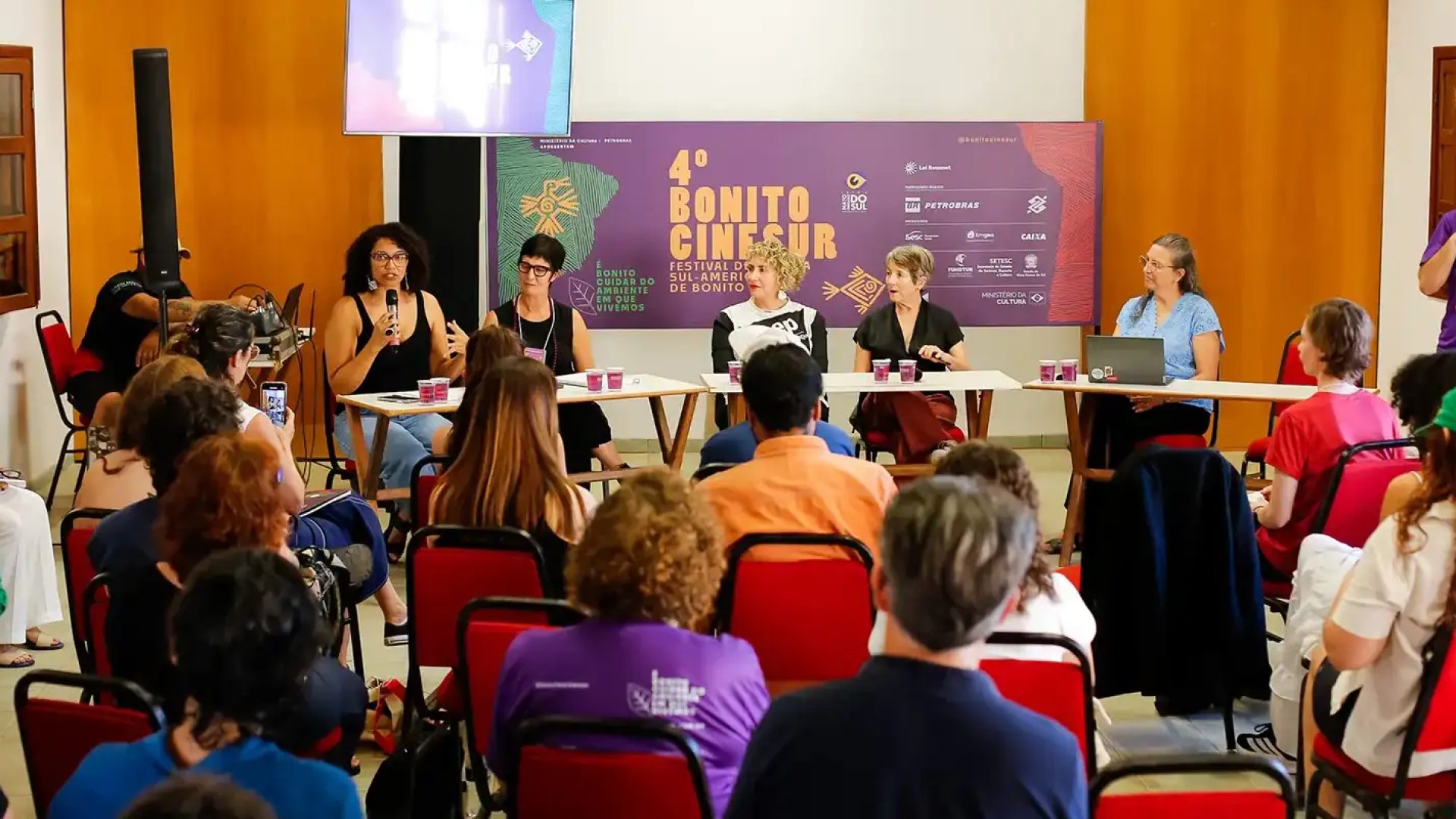 Participação feminina na direção de filmes permanece abaixo de 20%
