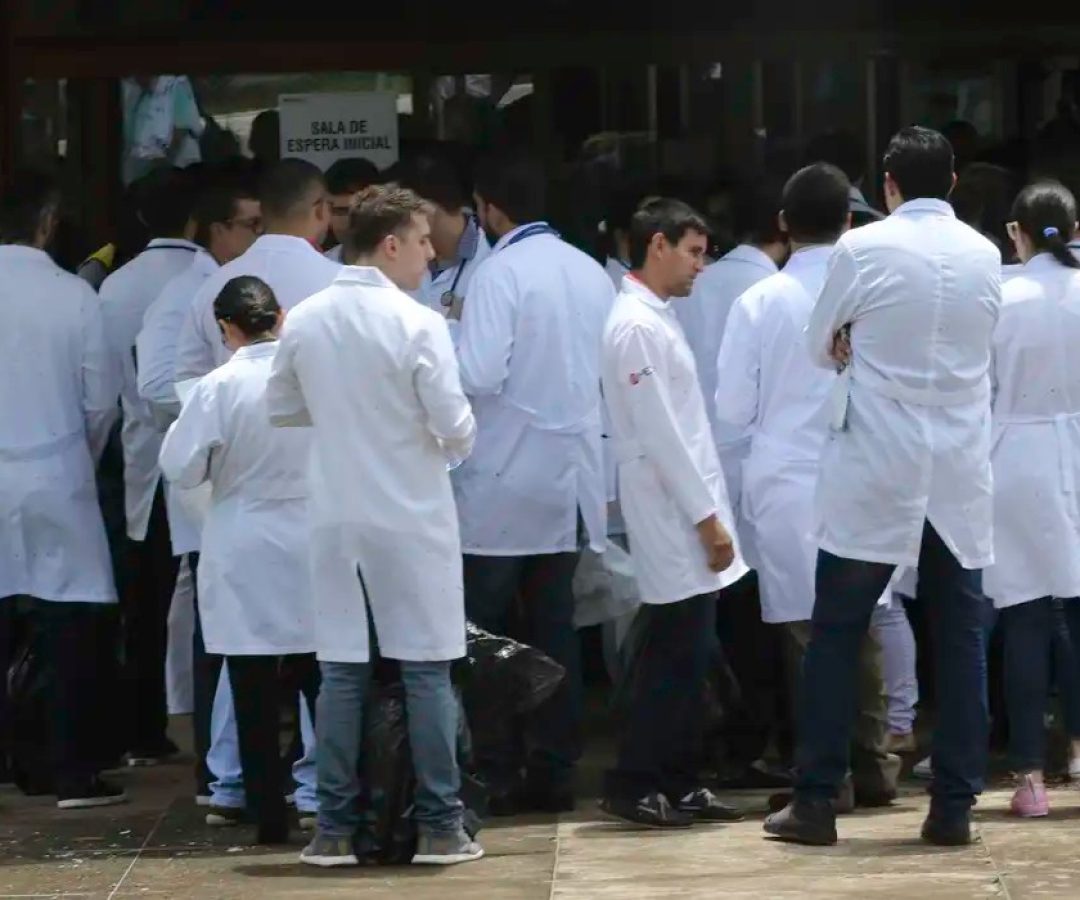 Provas do concurso médico da HU Brasil ocorrem neste domingo em todo o país