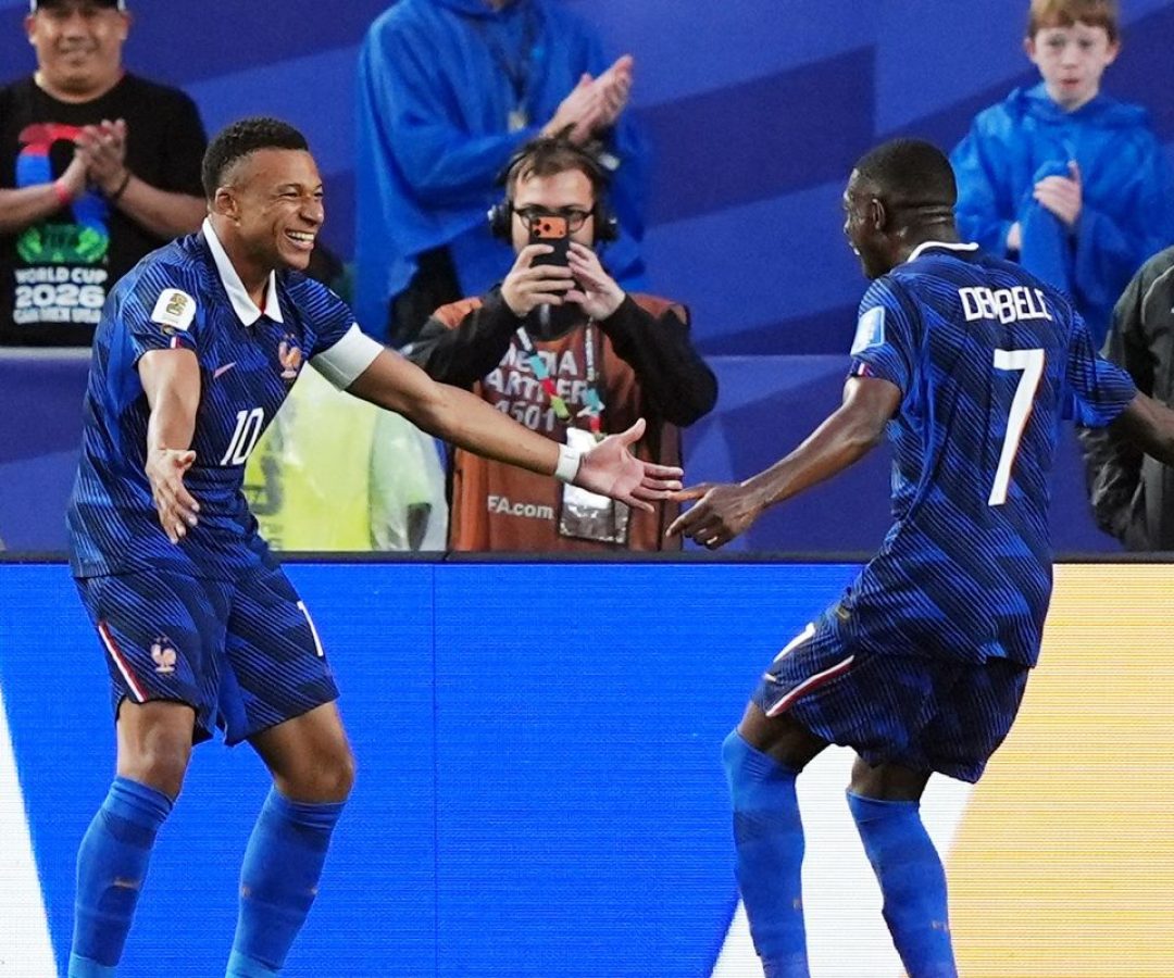 Depois de chuva e pausa, França de Mbappé não dá chances ao Iraque