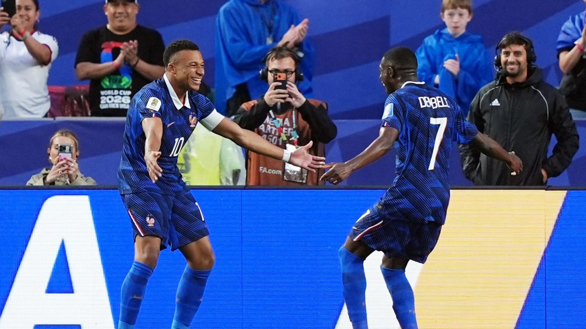Depois de chuva e pausa, França de Mbappé não dá chances ao Iraque