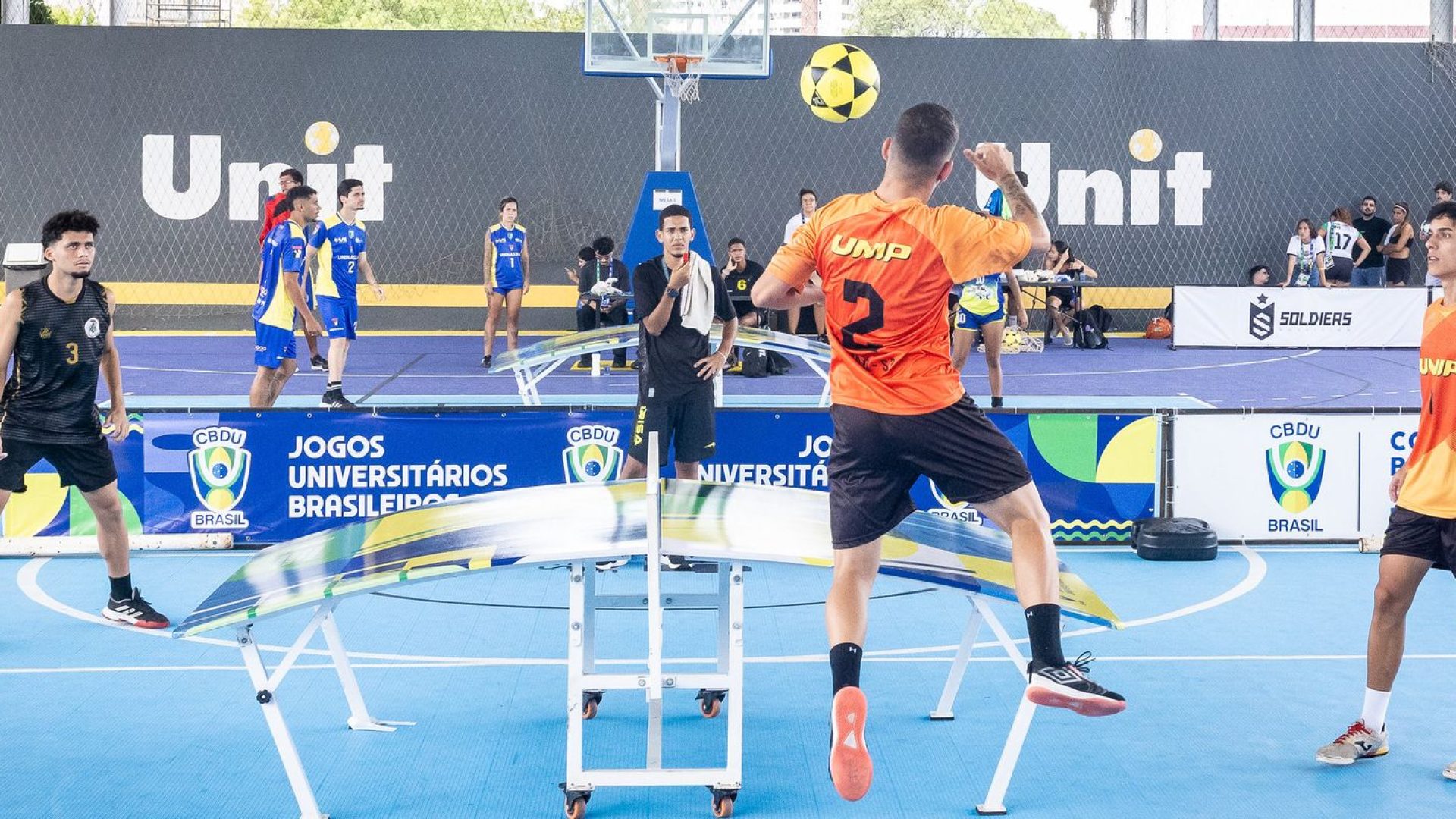 Esporte Universitário leva mensagem de paz em meio a conflitos globais