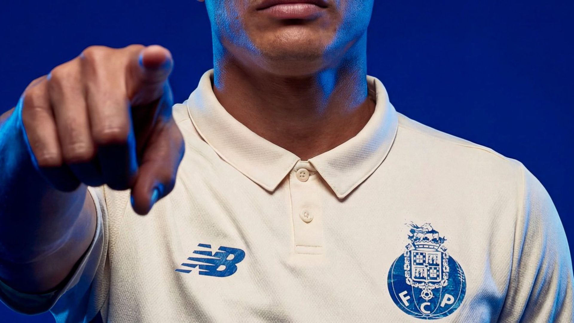 Porto anuncia contratação do zagueiro brasileiro Thiago Silva