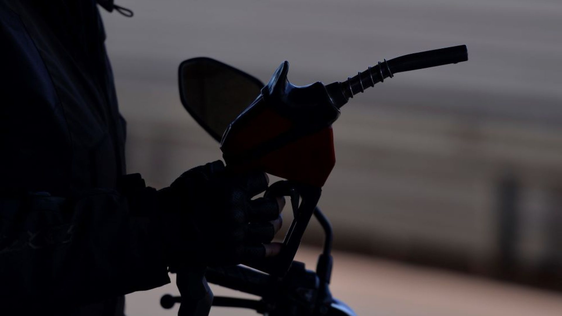 Gasolina pode ficar até R$ 0,10 mais barata no DF