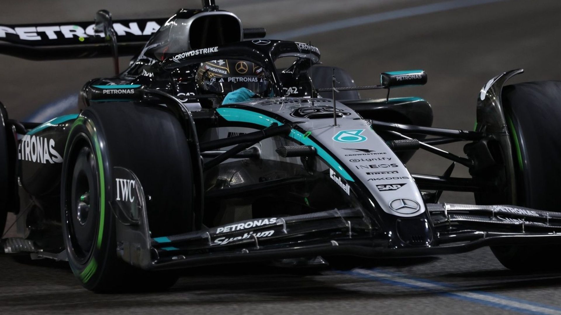 Russell aparece no fim e lidera treino antes do quali em Las Vegas