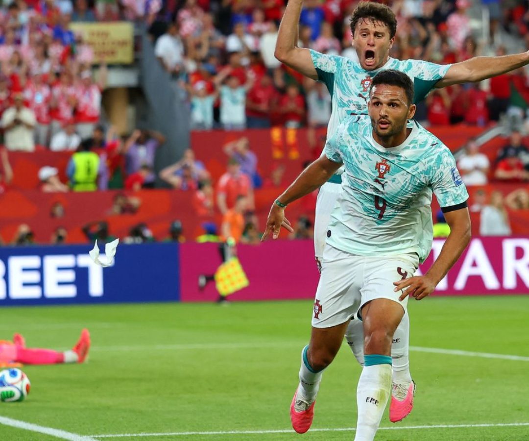 Portugal vira sobre Croácia e vai às oitavas com gols de CR7 e Ramos