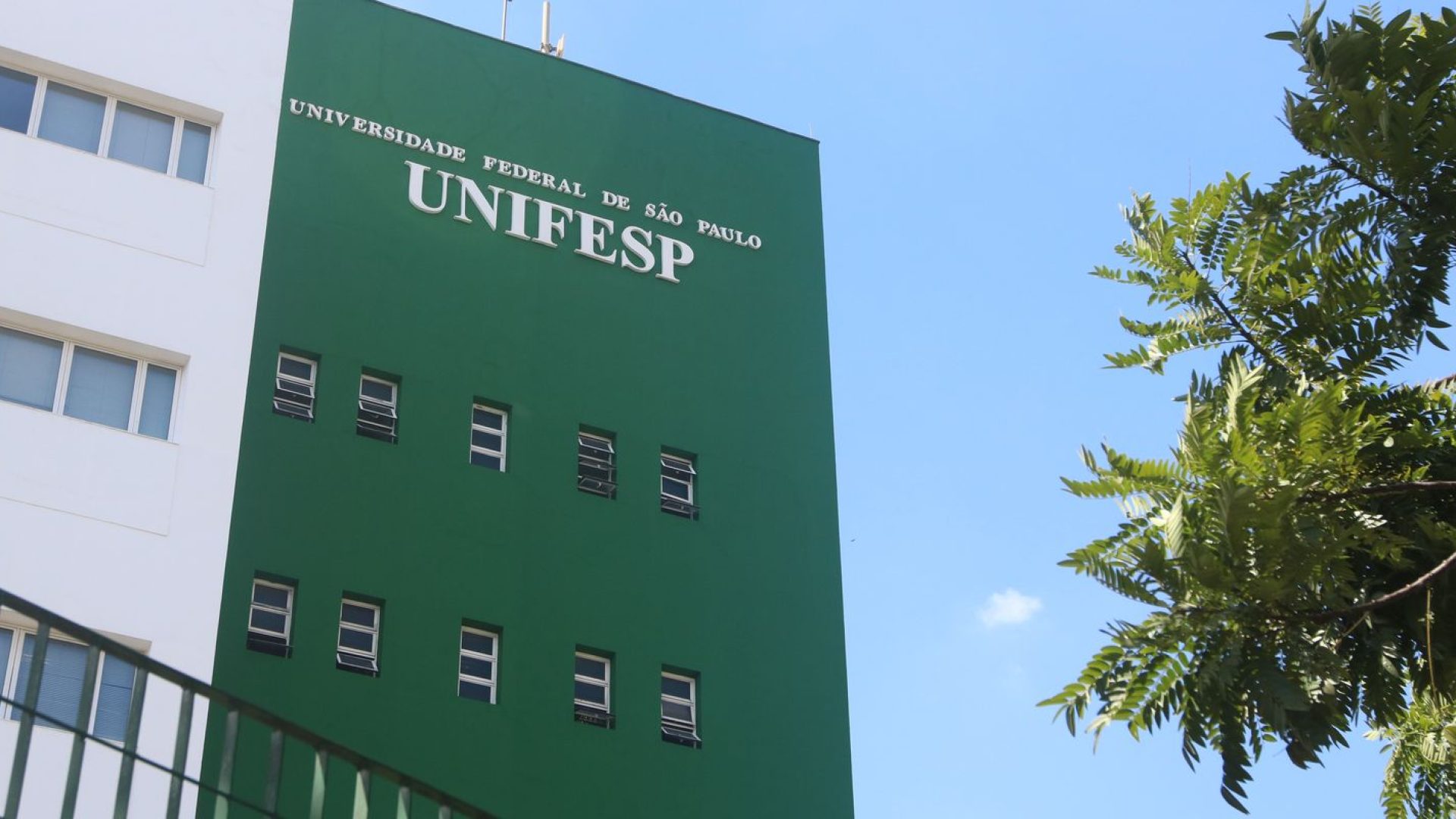 Polícia Federal faz operação em Santos contra ameaças à Unifesp