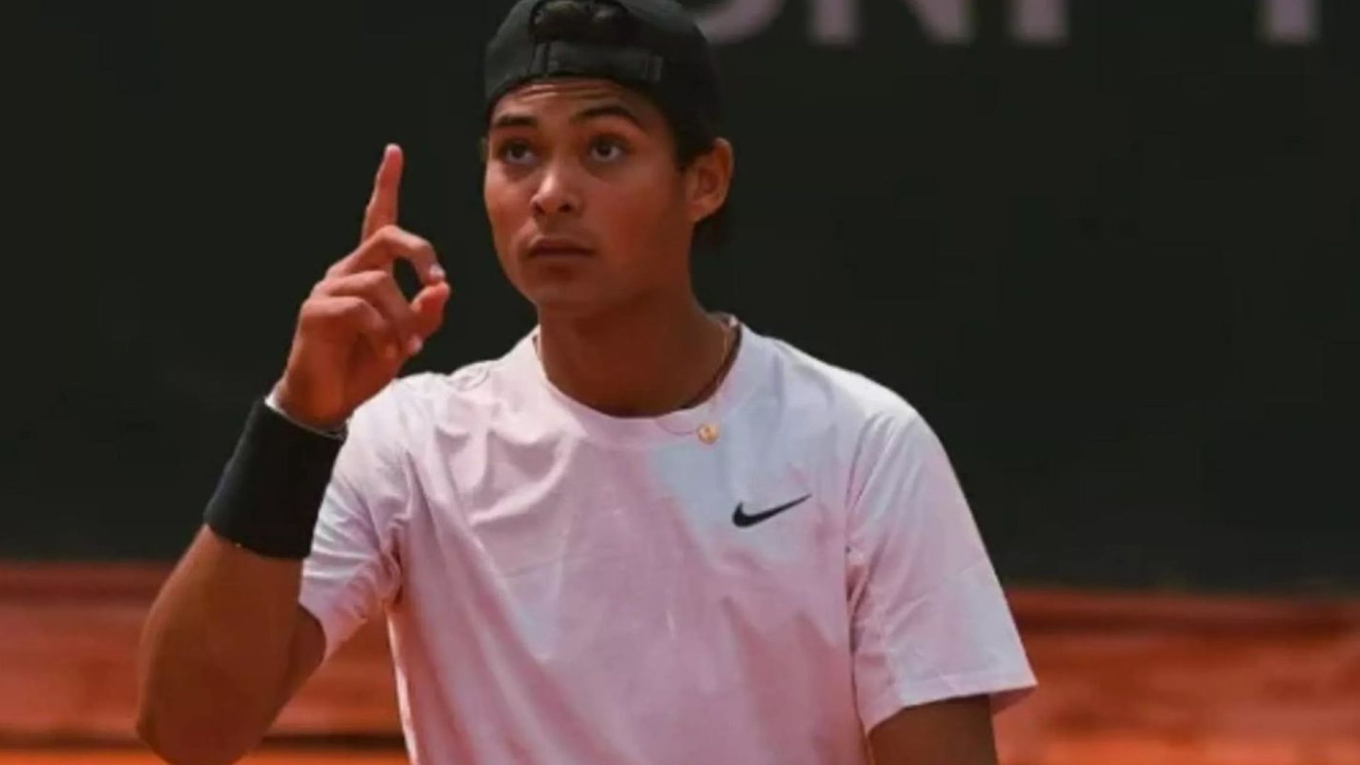 Guto Miguel se torna 1º brasileiro campeão juvenil em Roland Garros