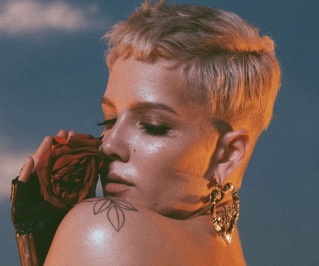 Em show performático e teatral, Halsey debuta no palco Mundo do Rock in Rio