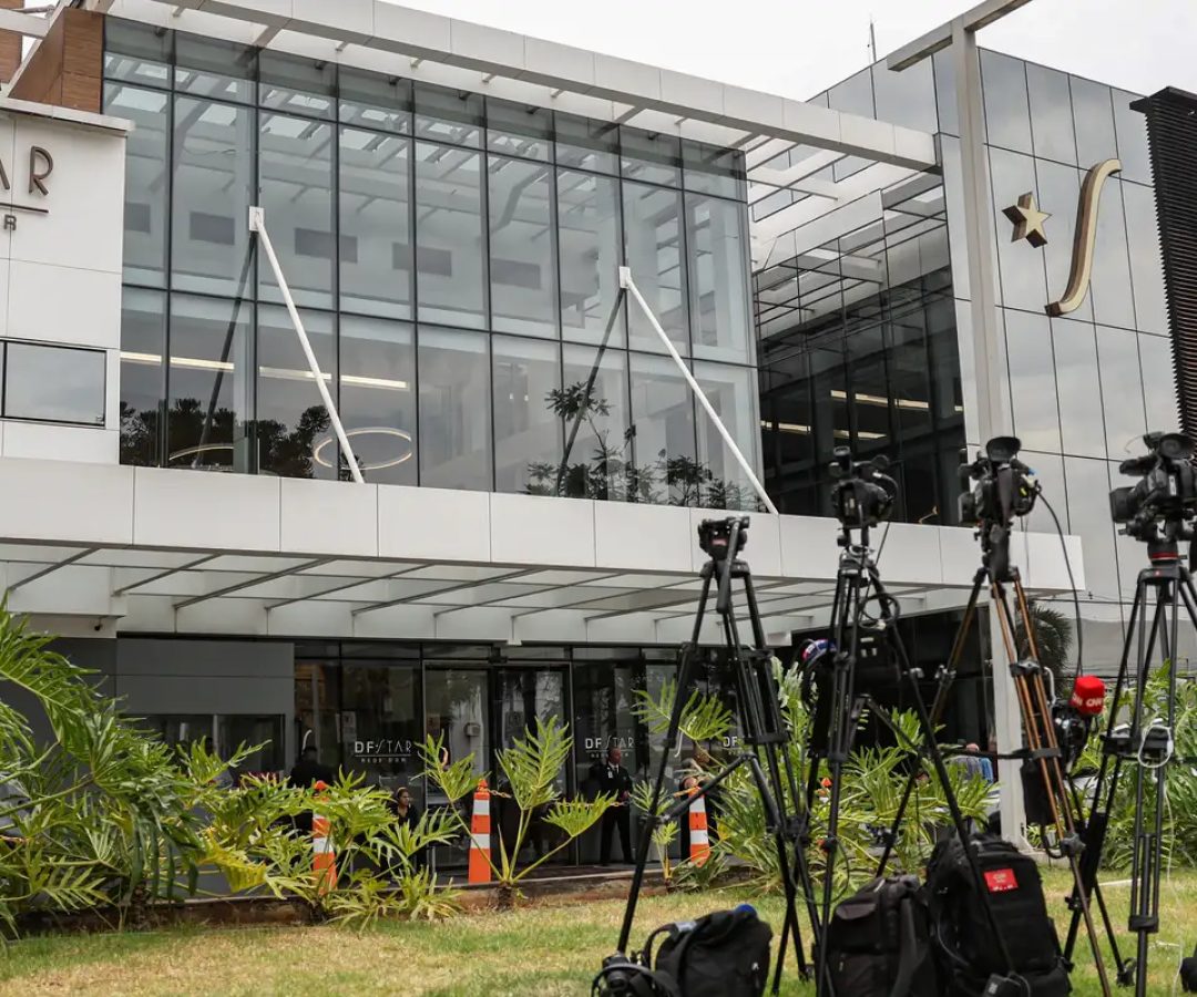 Bolsonaro apresenta crise de soluços e pressão alta após procedimento