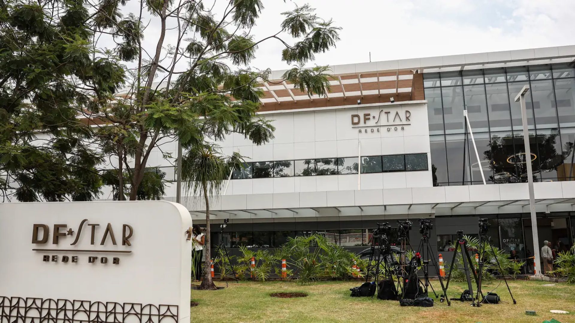 Bolsonaro apresenta melhora clínica, mas segue em UTI