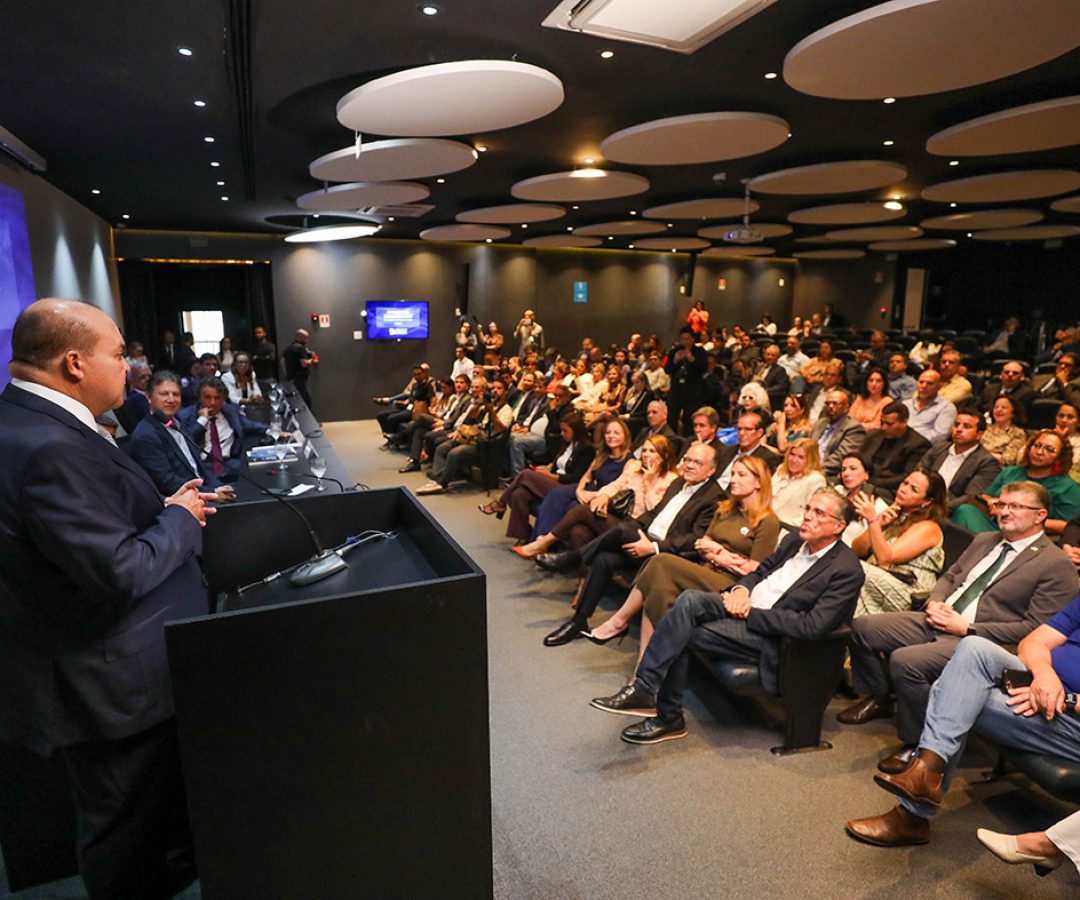 Ibaneis Rocha alinha prioridades para desenvolvimento do DF em reunião com Codese