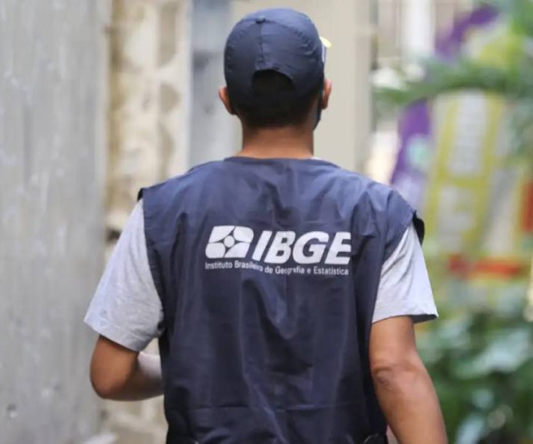 IBGE abre concurso com 9.590 vagas temporárias e salários de até R$ 3.379; veja como participar
