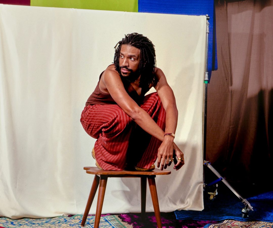 Pedro Emílio transforma memórias afetivas em novo álbum autoral