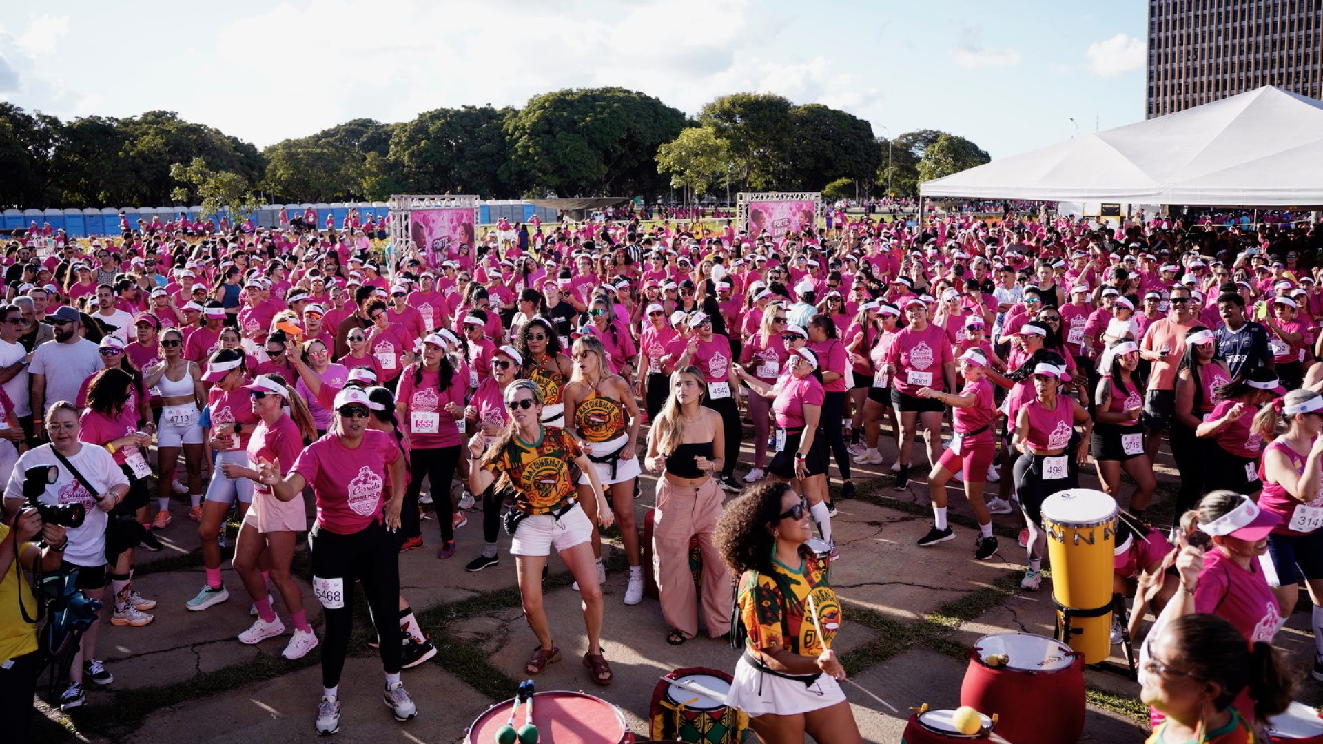 Corrida em Brasília reúne mais de 8 mil mulheres pelo empoderamento