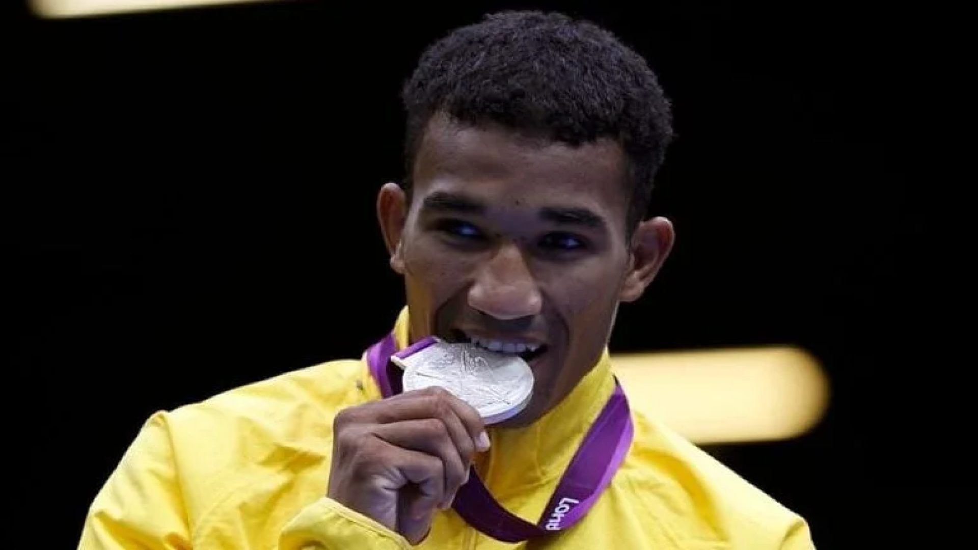 Esquiva Falcão vende medalha olímpica e desabafa: 'Falta apoio e valorização'