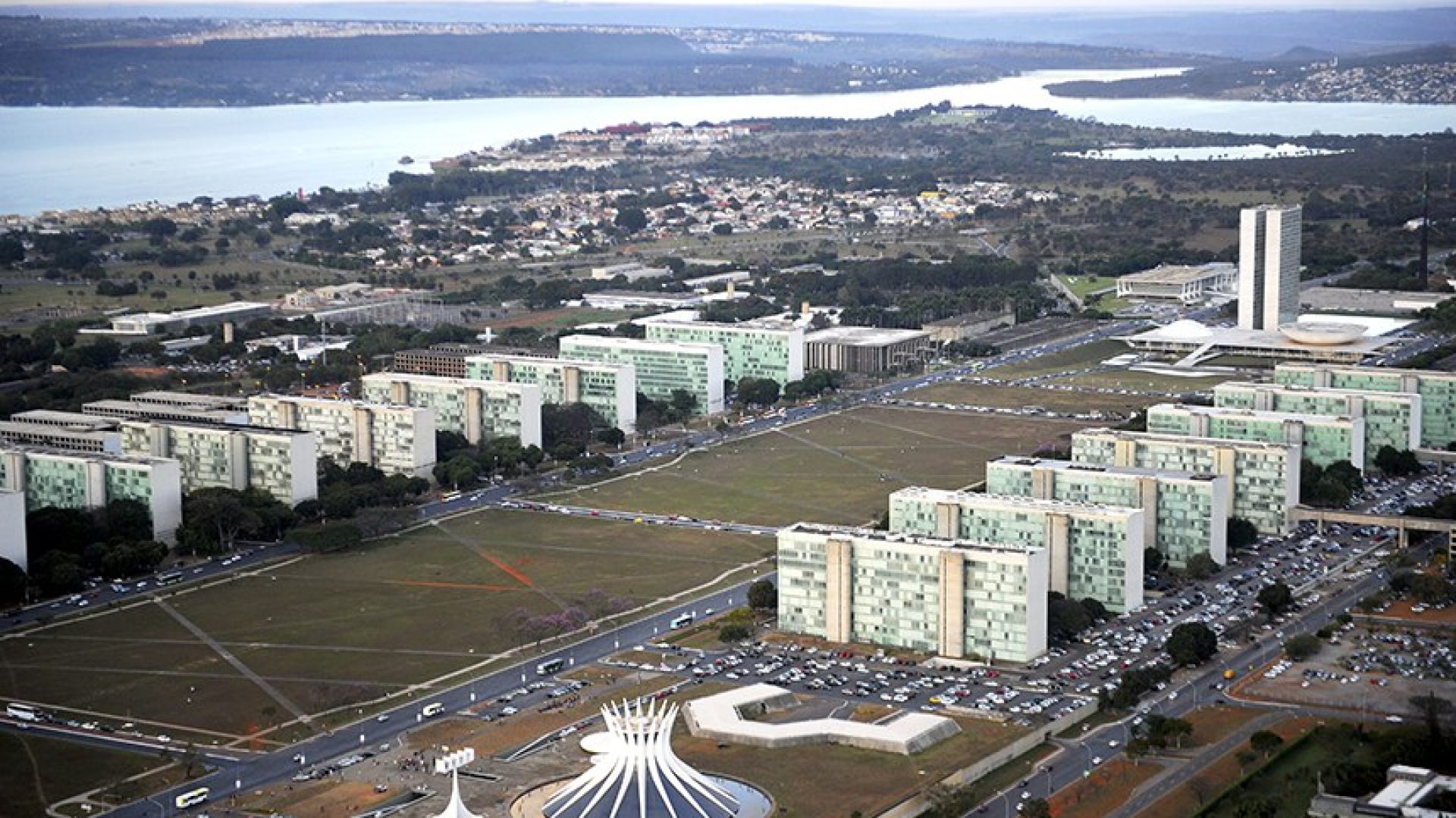 Orçamento de 2027 prevê 53,5 mil vagas no setor público