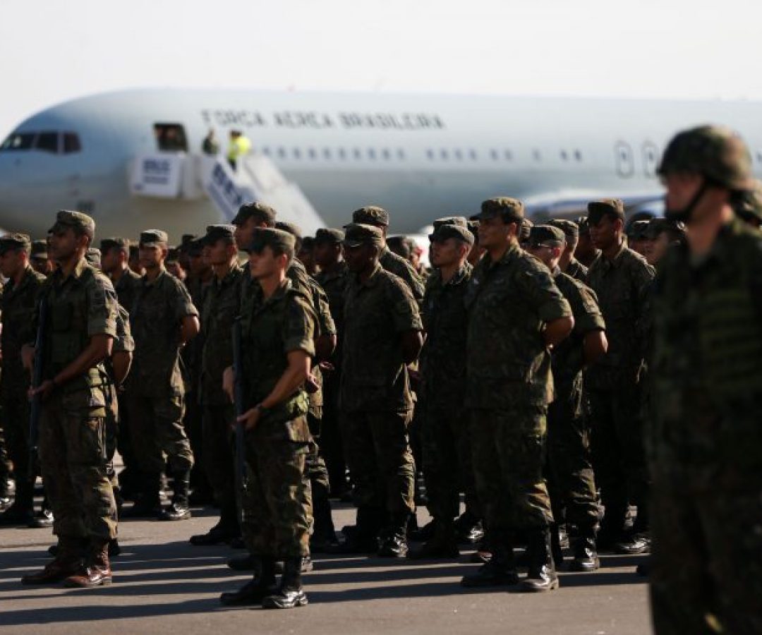 Segurança - forças armadas - militares Força Aérea Brasileira aeronáutica exército tropas soldados
