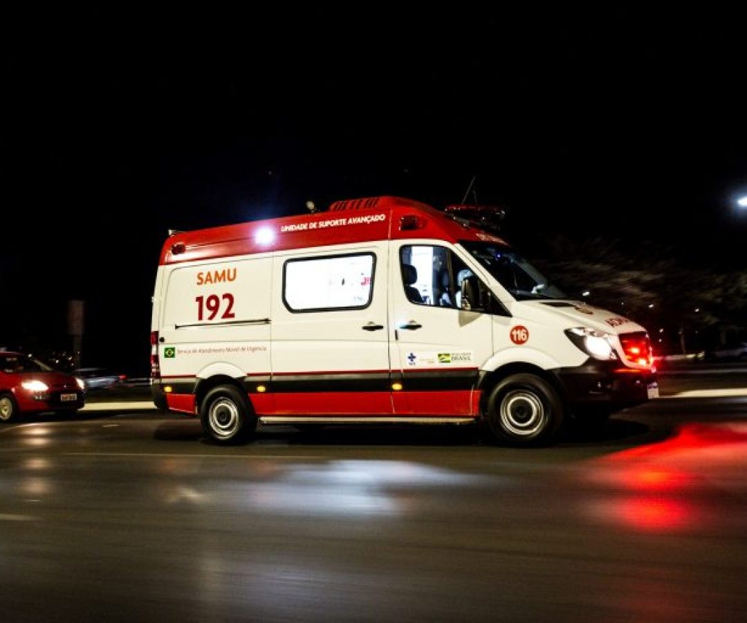 Saúde - ambulância - Samu emergências primeiros socorros atendimentos