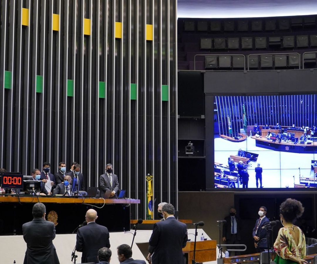 Dino intima partidos a explicar controle de emendas parlamentares