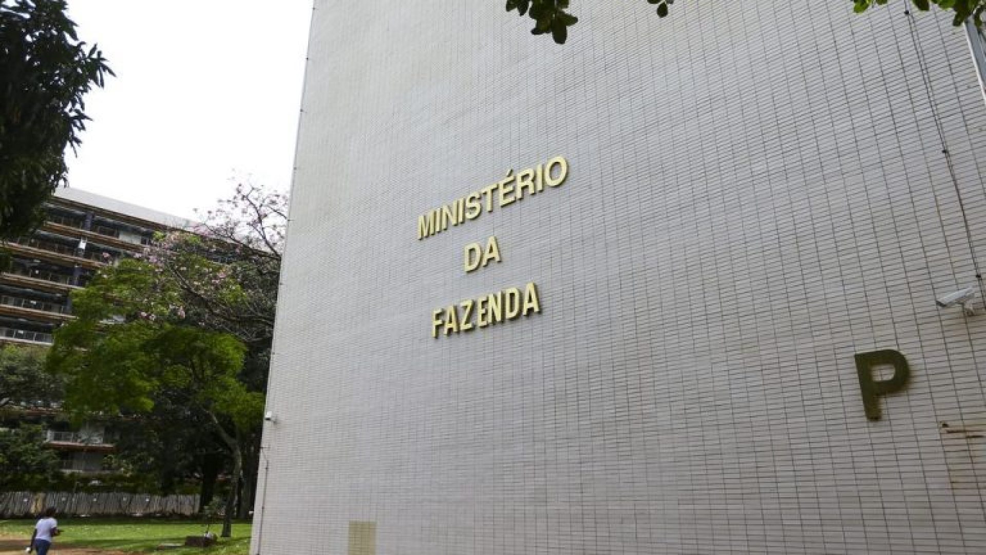 Brasília - Esplanada - 10/04/2023 - Fachada do ministério da Fazenda.