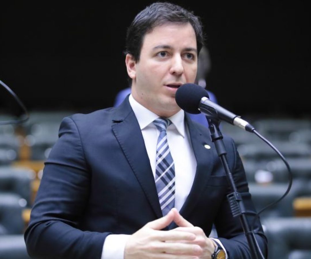 Deputado Célio Studart (PSD-CE) fala no Plenário da Câmara dos Deputados