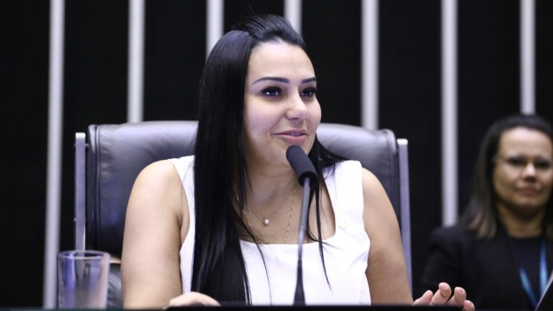 Deputada Dayany Bittencourt (União-CE) fala no Plenário da Câmara dos Deputados