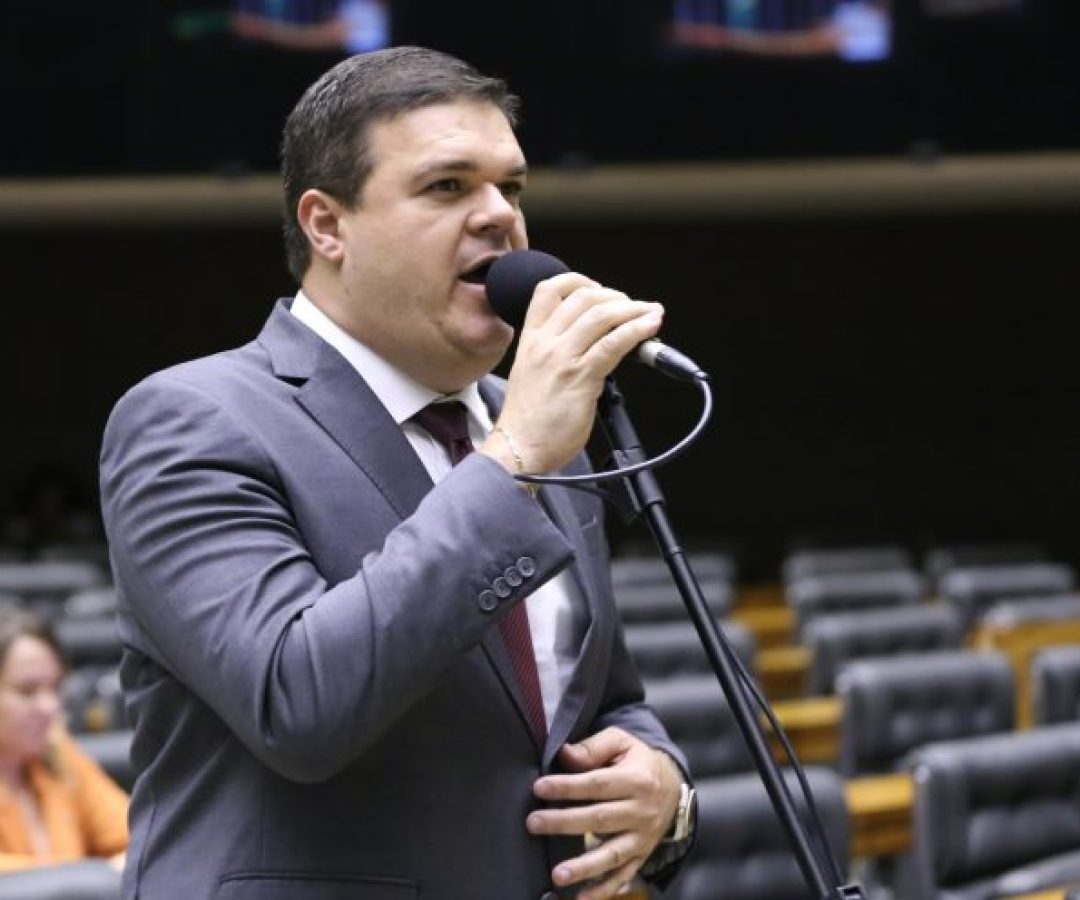 Deputado Bruno Farias (Avante-MG) fala no Plenário da Câmara dos Deputados