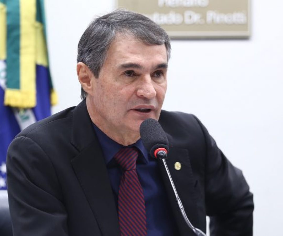 Deputado Romero Rodrigues (Podemos-PB) fala em comissão da Câmara dos Deputados