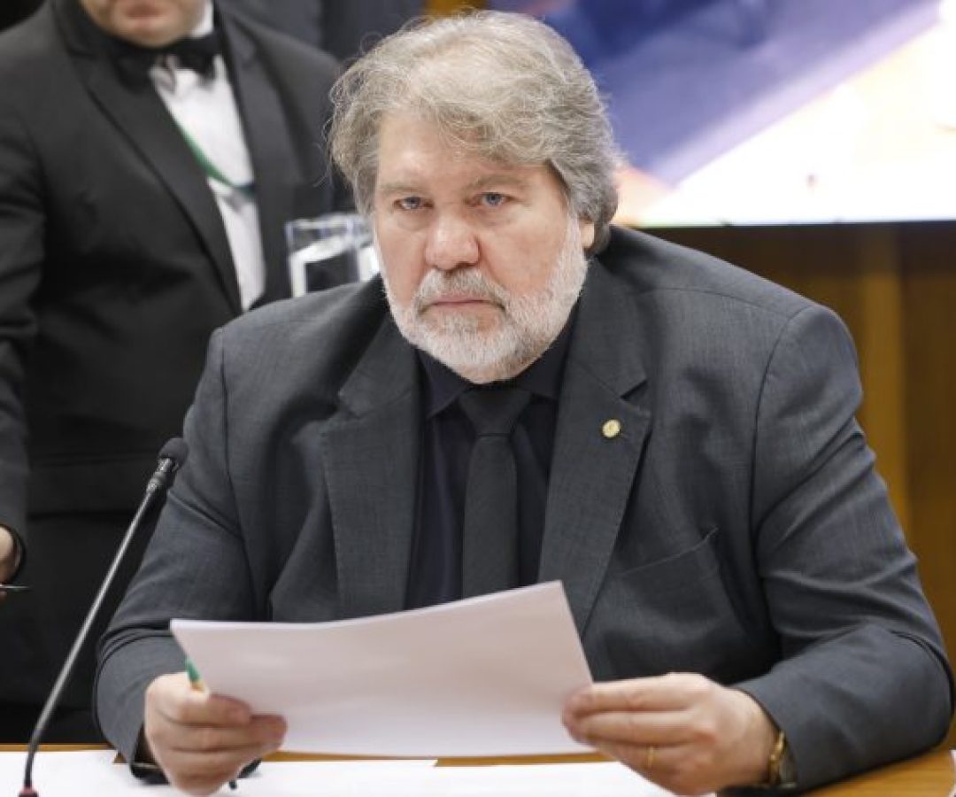 Deputado Renildo Calheiros (PCdoB-PE) em reunião na Câmara dos Deputados