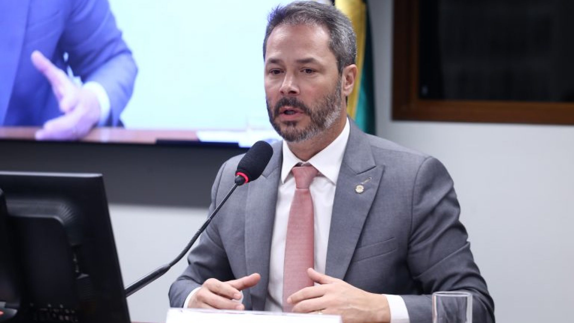 A problemática estética e operacional dos cabos de energia, telefonia, tv e internet. Dep. Saulo Pedroso (PSD - SP)