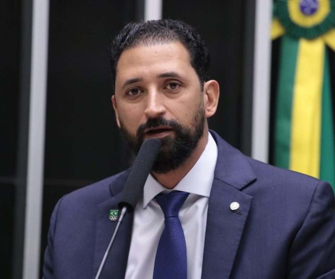 Deputado Mauricio do Vôlei (PL-MG) fala no Plenário da Câmara dos Deputados