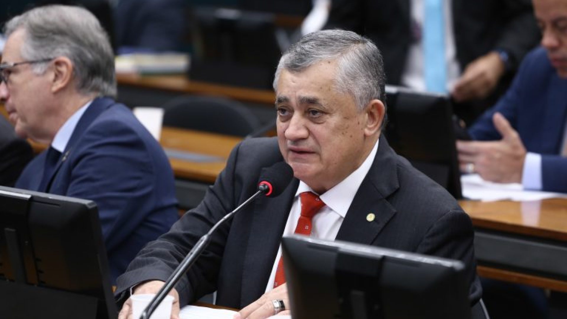 Discussão e votação do parecer do relator. Dep. José Guimarães (PT - CE)