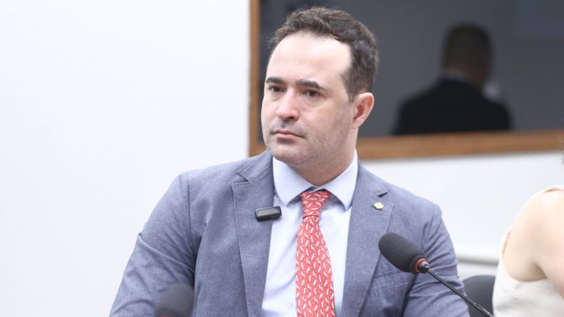 Comissão aprova criminalização de acorrentamento contínuo ou cruel de cães e gatos - Notícias