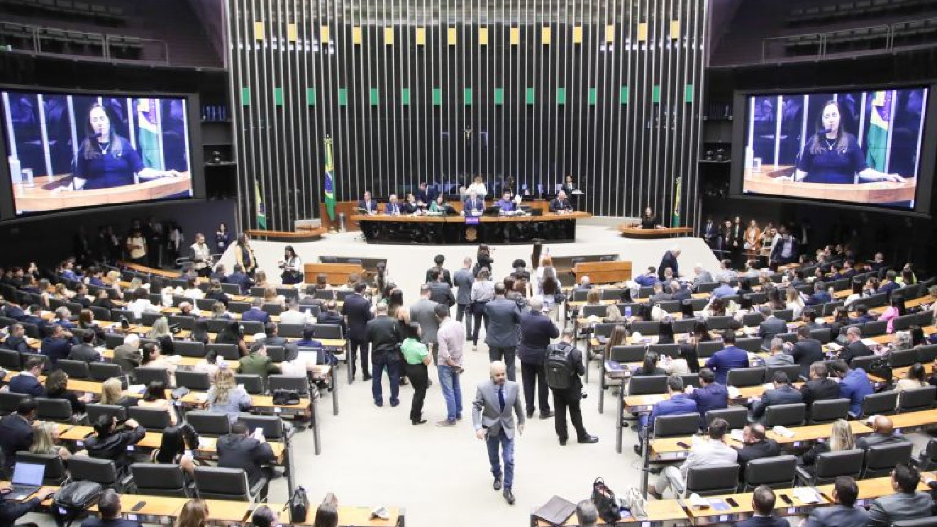 Homenagem ao Dia Nacional do Empreendedor e ao Simples Nacional.