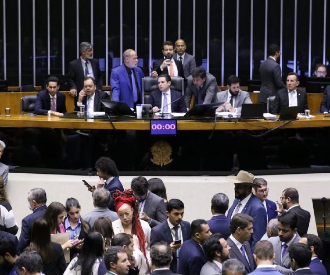 Discussão e votação de propostas legislativas.