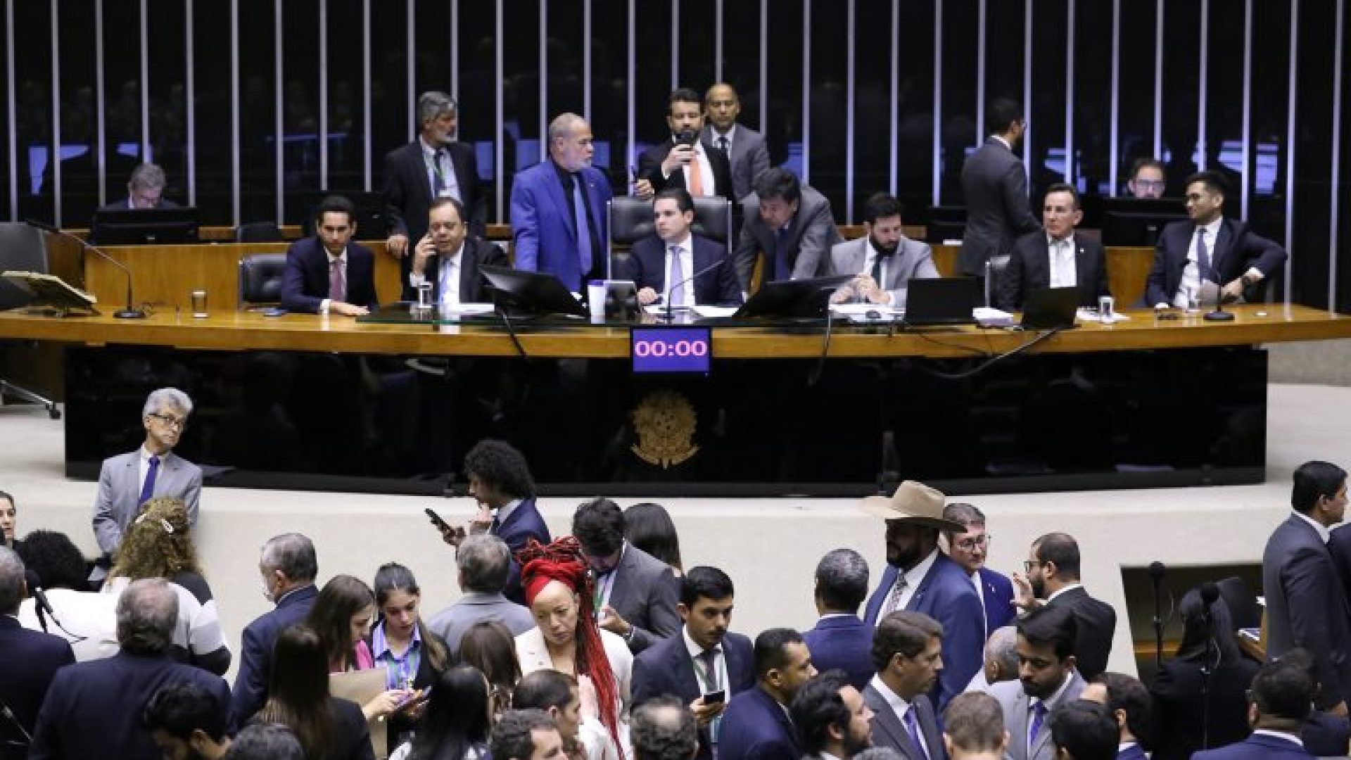 Discussão e votação de propostas legislativas.