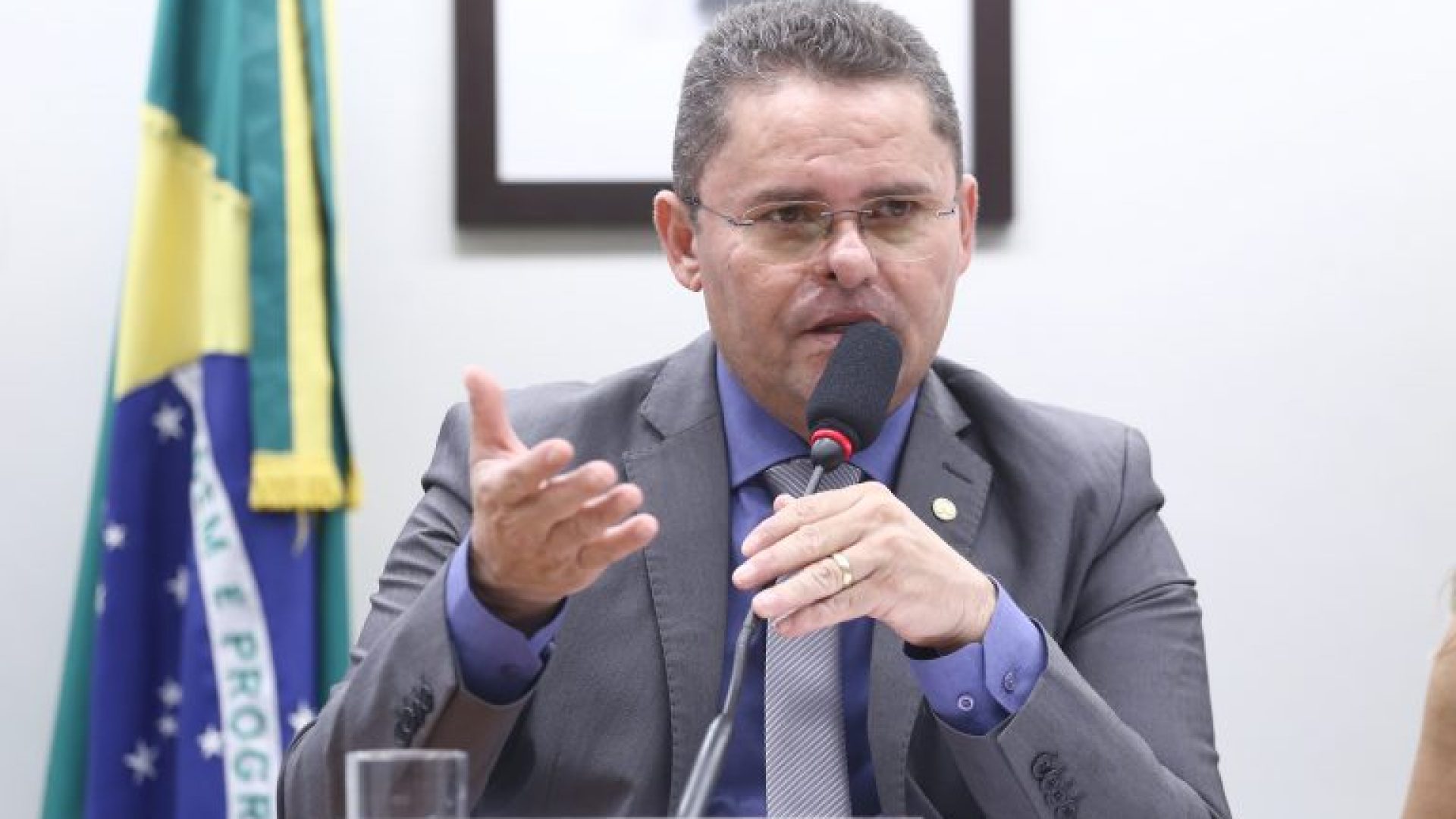 Deputado Albuquerque (Republicanos-RR) fala em comissão da Câmara dos Deputados