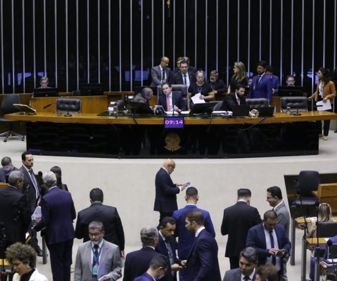 Discussão e votação de propostas legislativas.