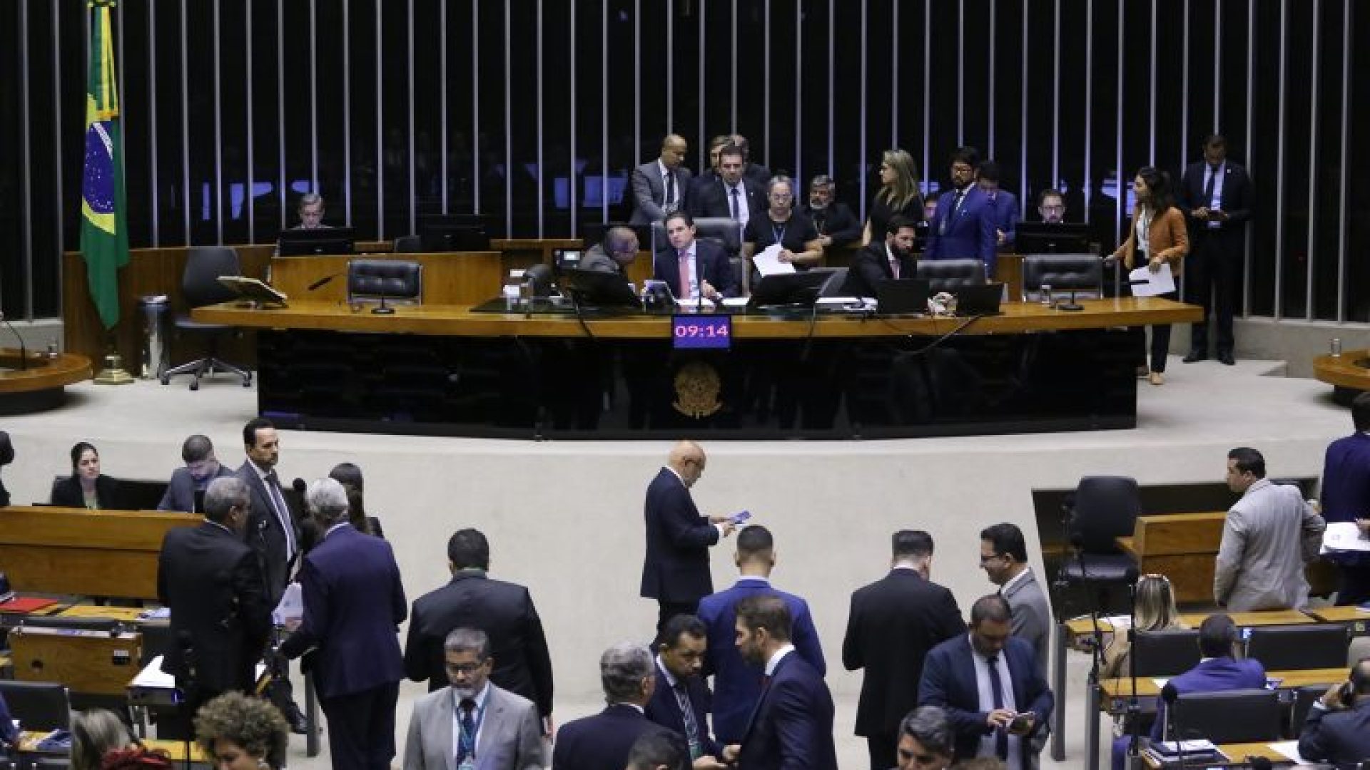 Discussão e votação de propostas legislativas.
